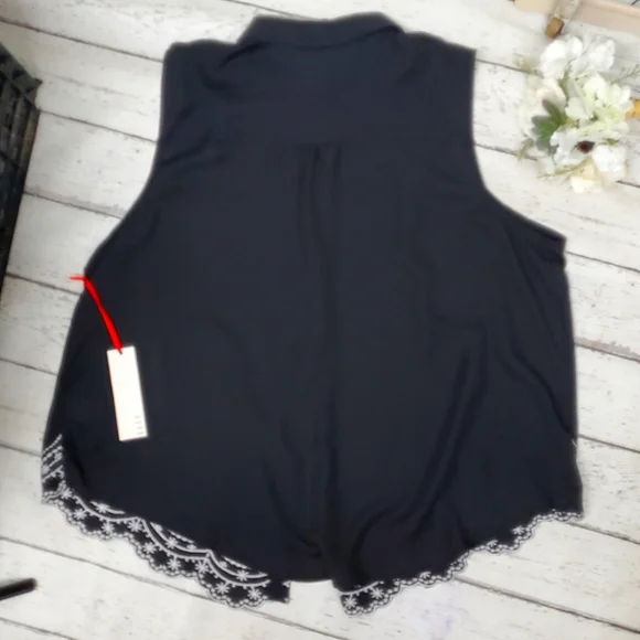 ELLE black scalloped trim sleeveless button up blouse NWT. XXL - Picture 2 of 12